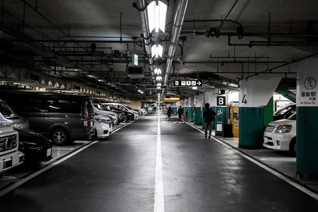 Cara Parkir Mobil di Tempat Sempit