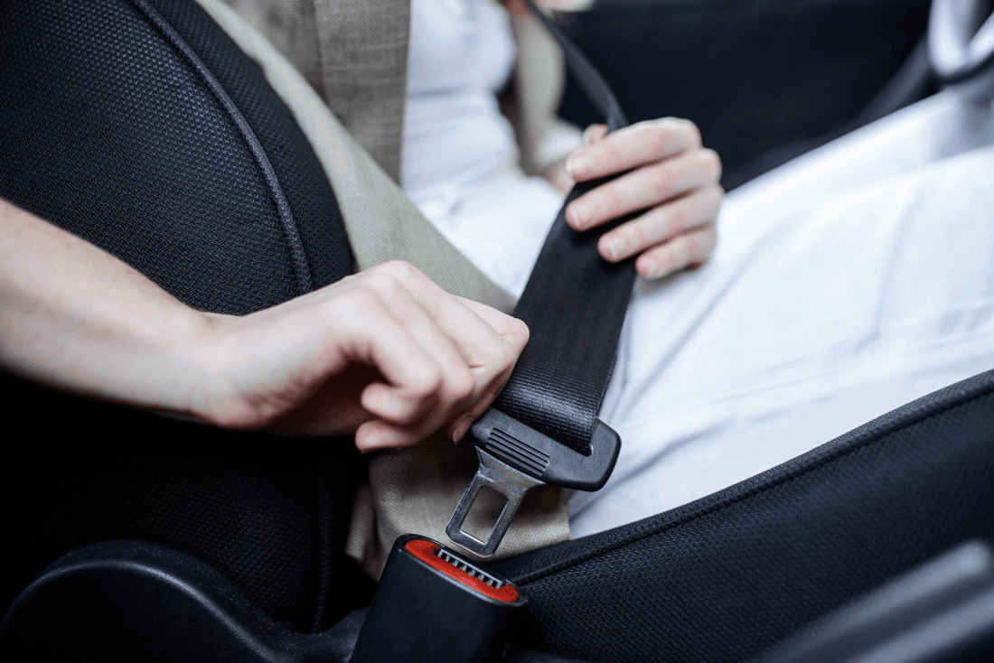 cara menggunakan seat belt yang benar dan aman
