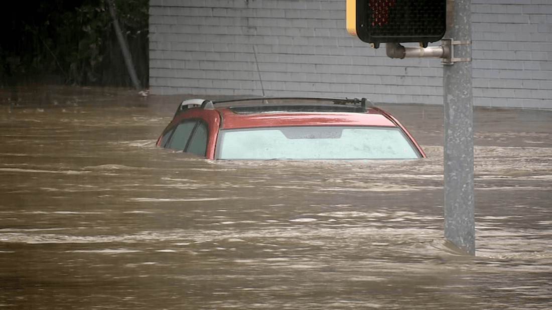 8 Panduan Merawat Mobil Pribadi Saat Terkena Banjir